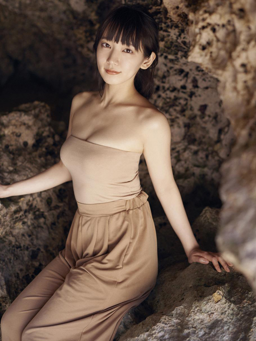 女優 吉岡里帆9 KGサイズ写真10枚（102mm×152mm）、はがき大の