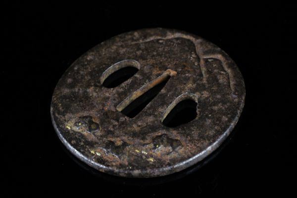 鍔 鉄地 FD812 無銘 吹寄真鍮象嵌 縦8.3cm 時代刀装具 木