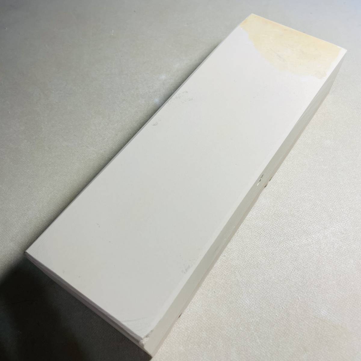 天然砥石　三河白名倉砥　ボタン　白　30型　1358ｇ　蔵出し品　 ／　鉋鑿鋸剃刀ナイフ小刀包丁斧刀剣 _1