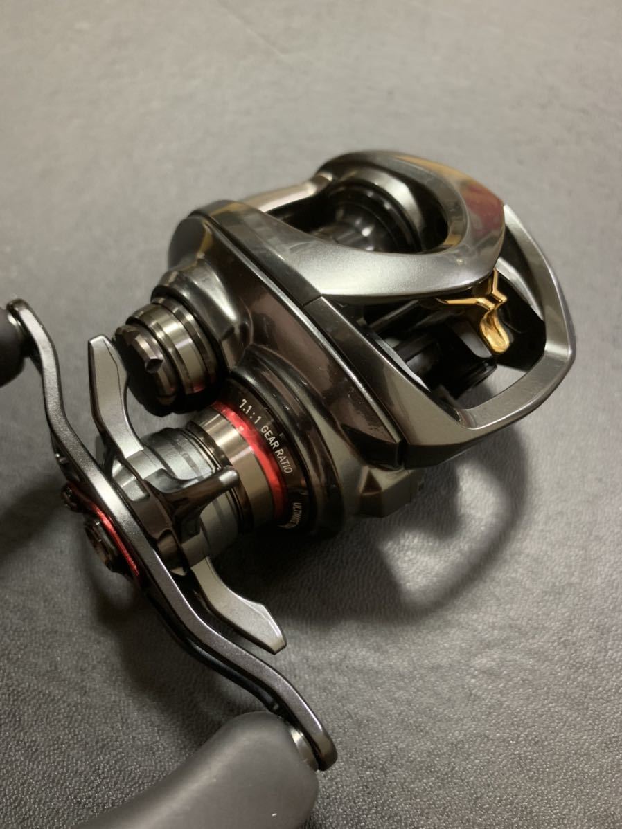 【美品】ダイワ　スティーズCT SV TW 700SH ハイギア スティーズ SV CT コンパクトバーサタイルの真骨頂 TWインプレ TWコンパクト＆タフ！超小口径φ30(mm)スプール搭載