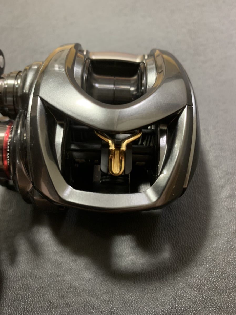 【美品】ダイワ　スティーズCT SV TW 700SH ハイギア スティーズ SV CT コンパクトバーサタイルの真骨頂 TWインプレ TWコンパクト＆タフ！超小口径φ30(mm)スプール搭載