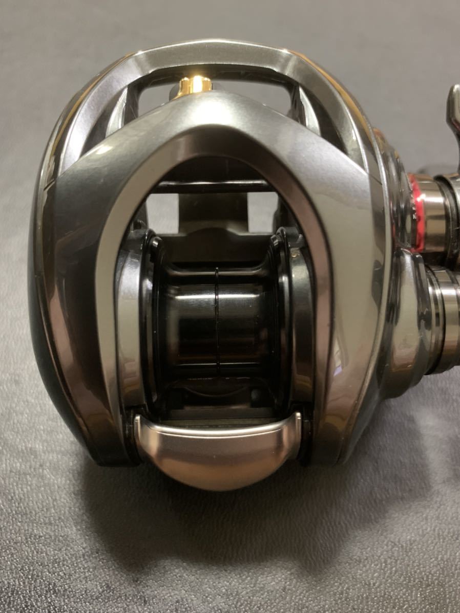 【美品】ダイワ　スティーズCT SV TW 700SH ハイギア スティーズ SV CT コンパクトバーサタイルの真骨頂 TWインプレ TWコンパクト＆タフ！超小口径φ30(mm)スプール搭載