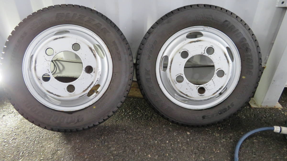 トヨタ ダイナ 2トン 平ボデー低床 スタッドレスタイヤ ホイール付き 