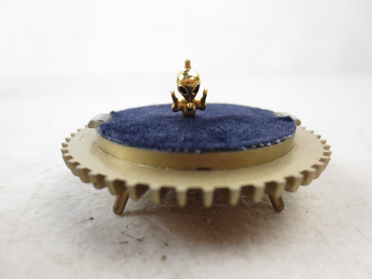 日清カップヌードル すごいぞゴールドU.T￼.13mm 純金ちっちゃフィギュア