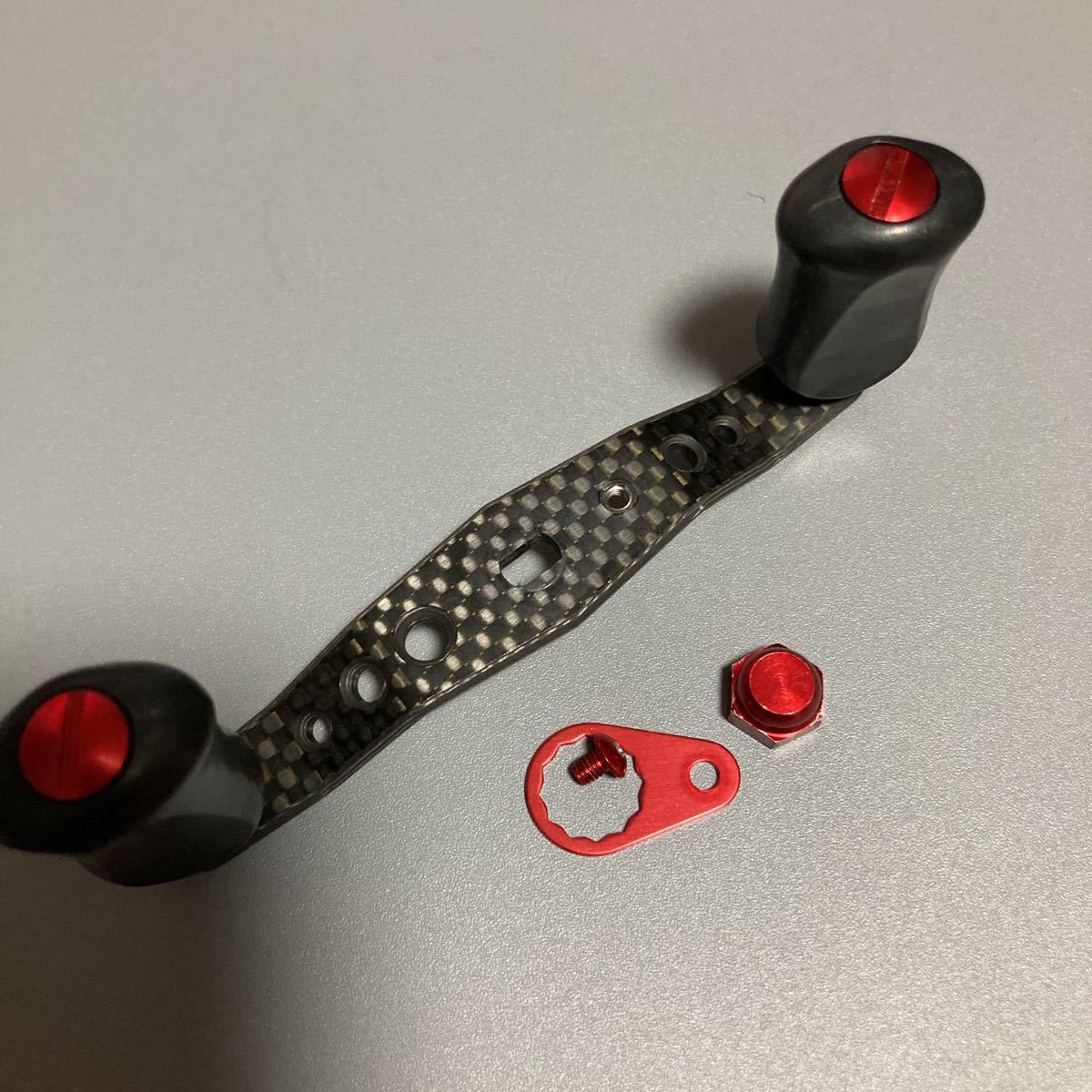 IXA 85mm オフセット カーボンハンドル アブ ダイワ用 レッド KTF