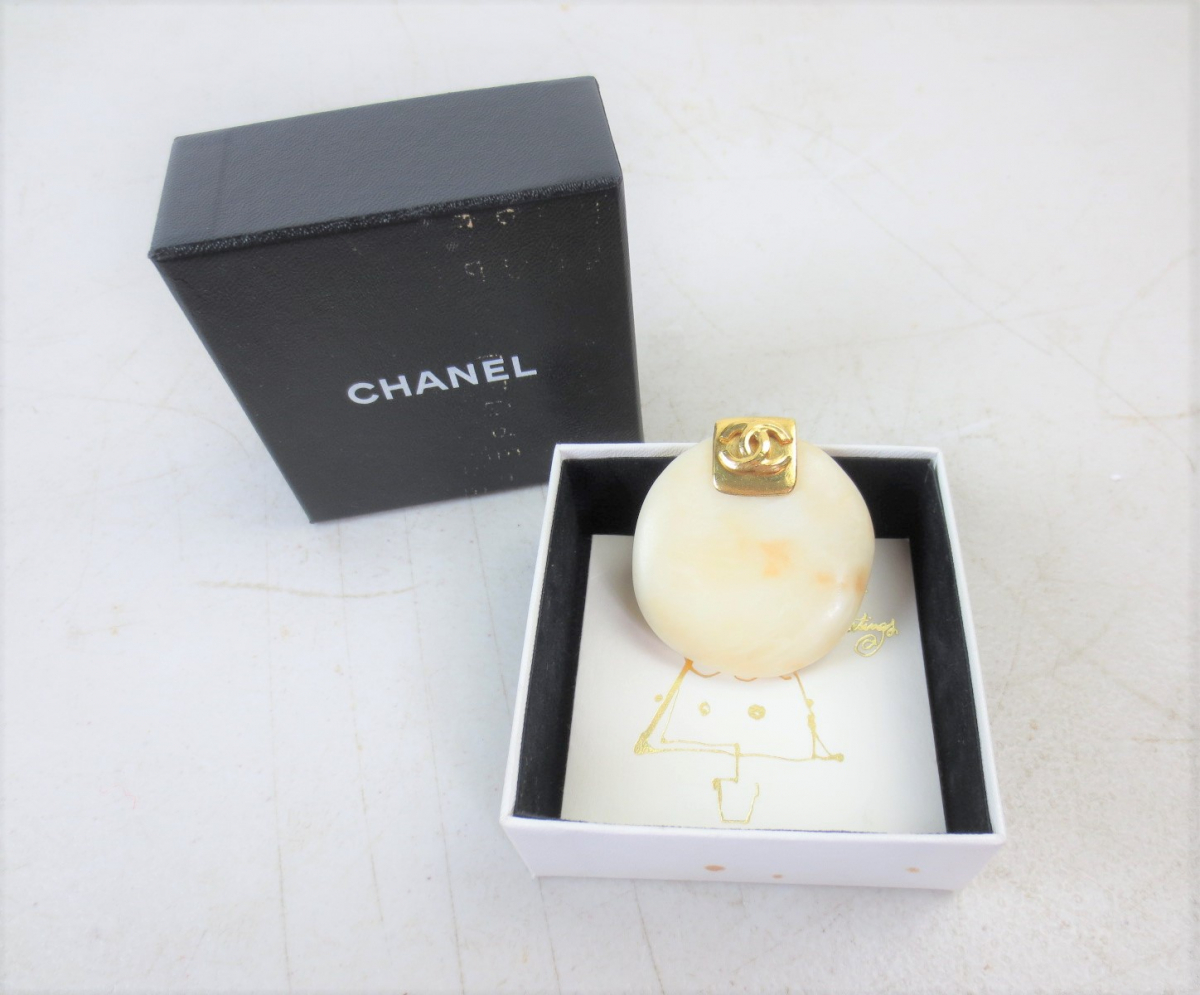 ト静】 ☆ シャネル ブローチ ホワイト Chanel ブランド コレクション 