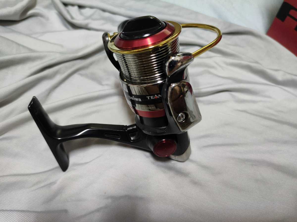 ダイワ スピニングリール イージス2004 TEAM DAIWA 中古品 スポーツ