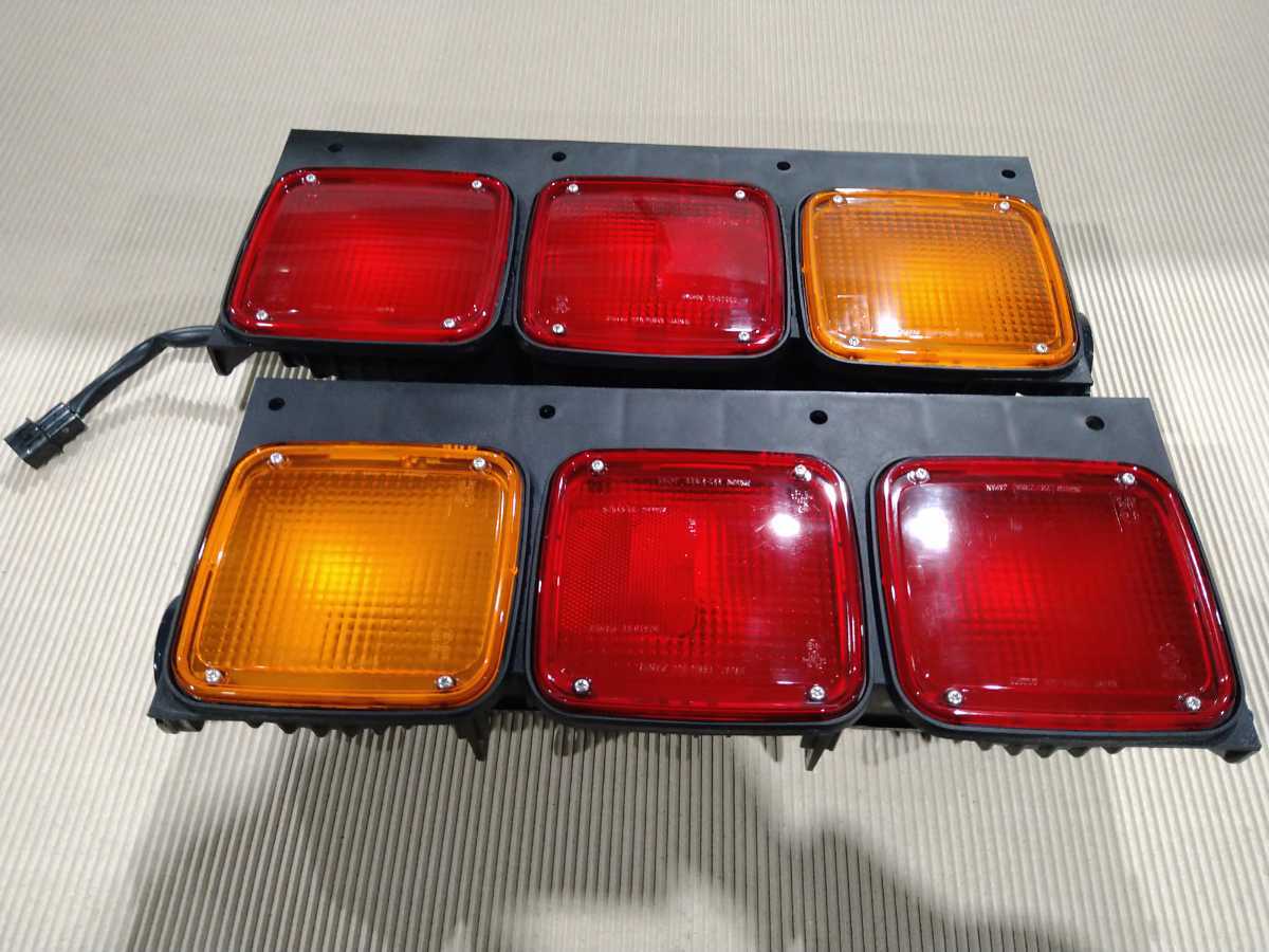 三菱 3連テールランプ - 三菱ふそう車両専用トラック用オールLEDリア 