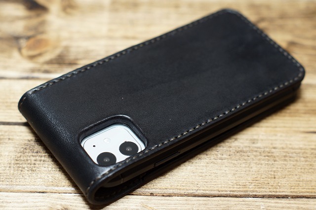 iPhone13ケース 手縫い サドルレザー シンプルブラック (iPhone13pro・mini仕様での製作も可) 手縫い サドルレザー iPhone13ケース 縦開きケース 馬具職人 キャメル