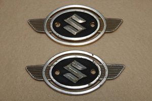 送料無料 最高級ステンレスシルバー エンブレム 車 スズキエンブレムb 正規販売代理店 Jonesmeadow Com