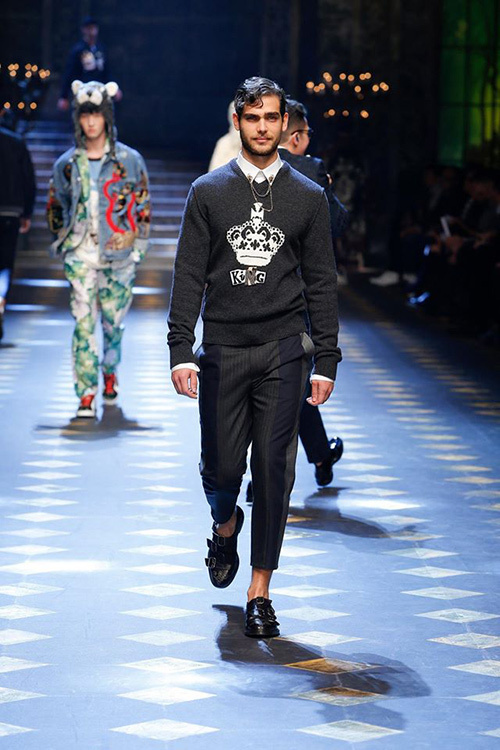 ランウェイ使用 ドルチェ ガッバーナ 17 18aw Dg King 王冠ロゴ ビーズ ガラス装飾 エンブロイダリー ニット セーター セーター 売買されたオークション情報 Yahooの商品情報をアーカイブ公開 オークファン Aucfan Com