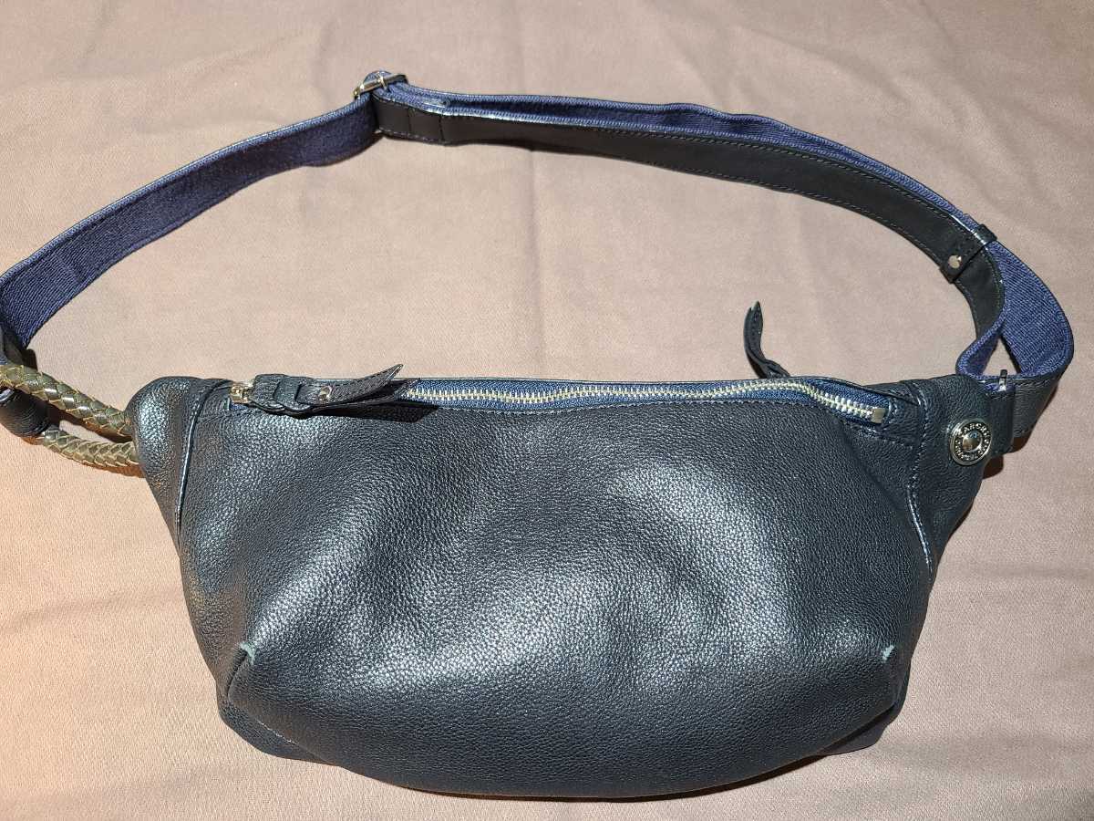 美品】「carcru（カルクル）」牛レザー ネイビー ショルダーバッグ 