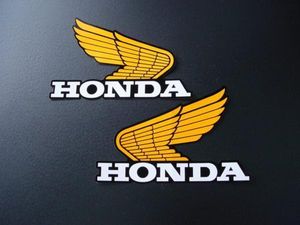 ヤフオク の自動車 オートバイ 羽 ステッカーの相場 価格を見る ヤフオク の羽 ステッカーのオークションの自動車 オートバイ売買情報は64件が掲載されています