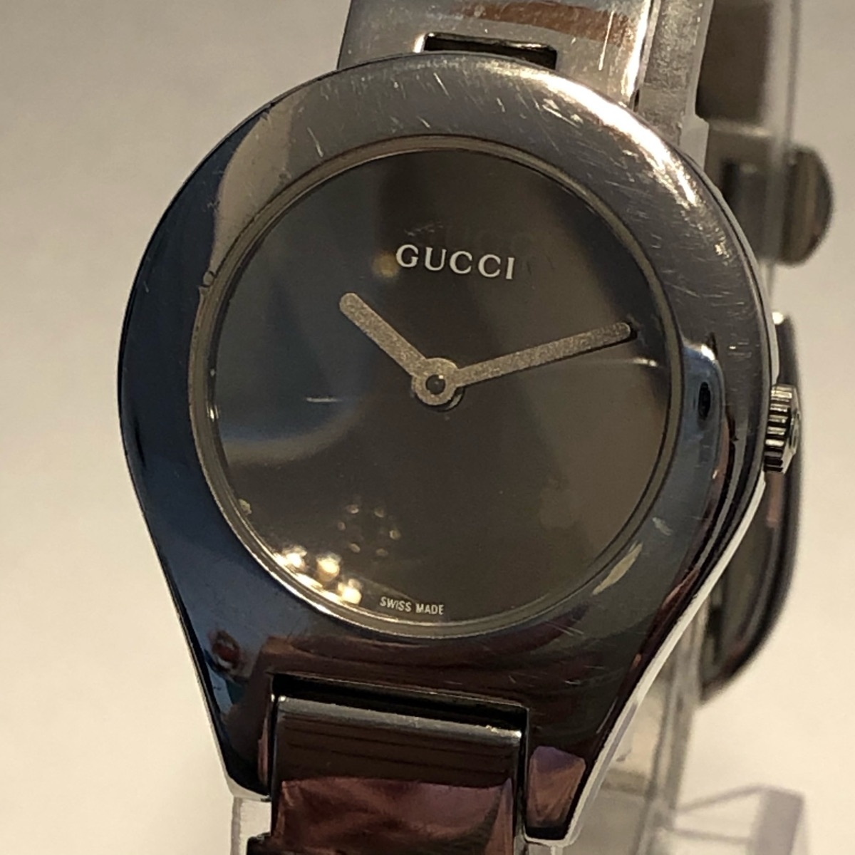 100%新品，安い GUCCI グッチ レディース 腕時計 シルバーカラー 6700L クォーツ 稼働品 時計(女性用)｜売買されたオークション情報、yahooの商品情報をアーカイブ公開 - オークファン 女性用