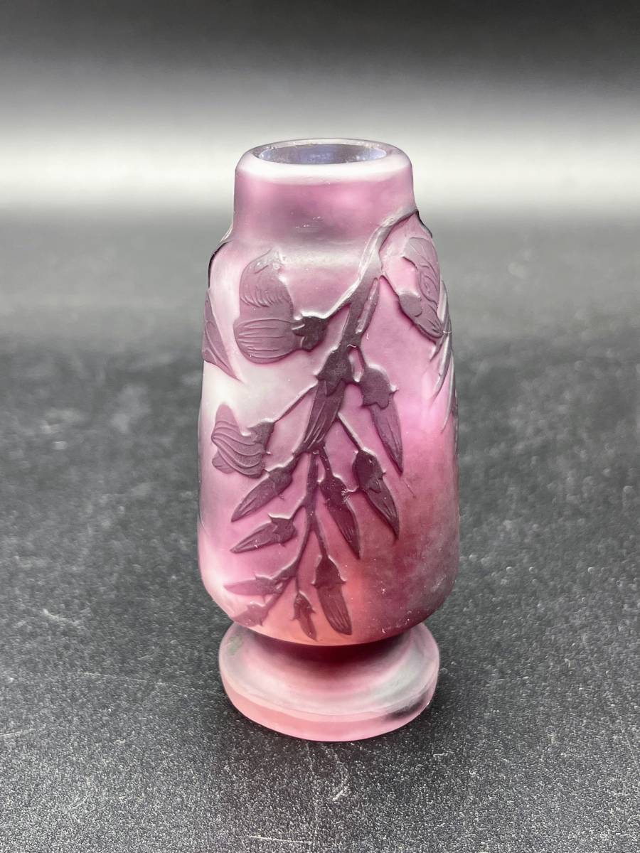 極 エミールガレ 藤紋花瓶 フジ ふじ Emile Galle 被せガラス カメオ 花器 アールヌーヴォー アールヌーボー 1900年 ガレ ドーム 工芸ガラス 売買されたオークション情報 Yahooの商品情報をアーカイブ公開 オークファン Aucfan Com