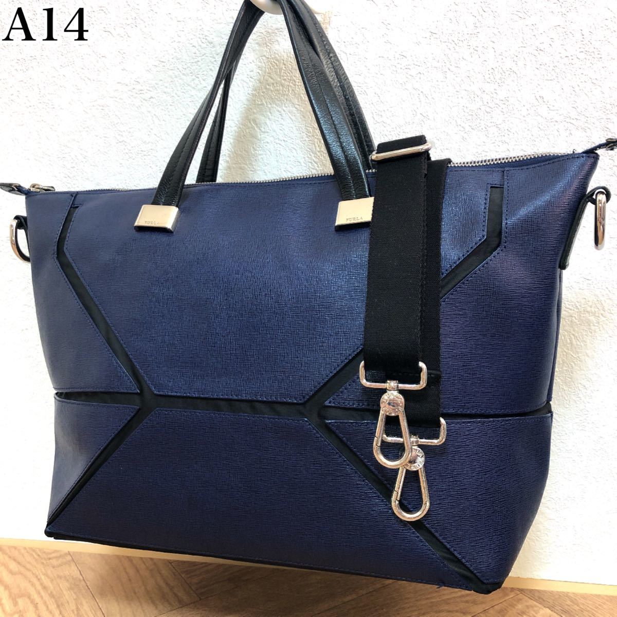 極美品「FURLA men's」●A4入るブリーフケース●本革レザー●ネイビー●斜めがけショルダーバッグ●ビジネス書類カバン●フルラメンズ●Kj