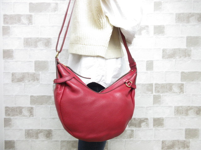 美品■フェラガモ Salvatore Ferragamo■ショルダー バッグ レザー レッド 高級 大人カラー鞄 bh3622