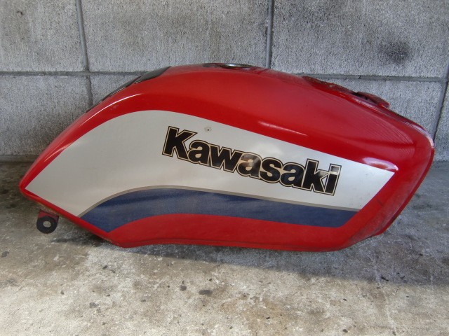GPz550 GPz400 純正 当時物 ガソリンタンク KAWASAKI 絶版旧車 GPz550 GPz400 純正 当時物 ガソリンタンク KAWASAKI 絶版旧車