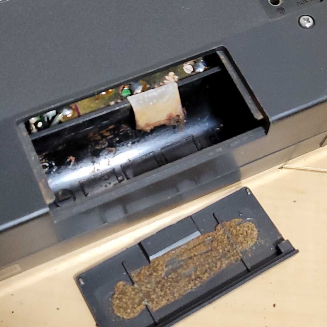 T]動作未確認 SONY FMラジオ ICF-110 ケース付き 昭和レトロ SOLID