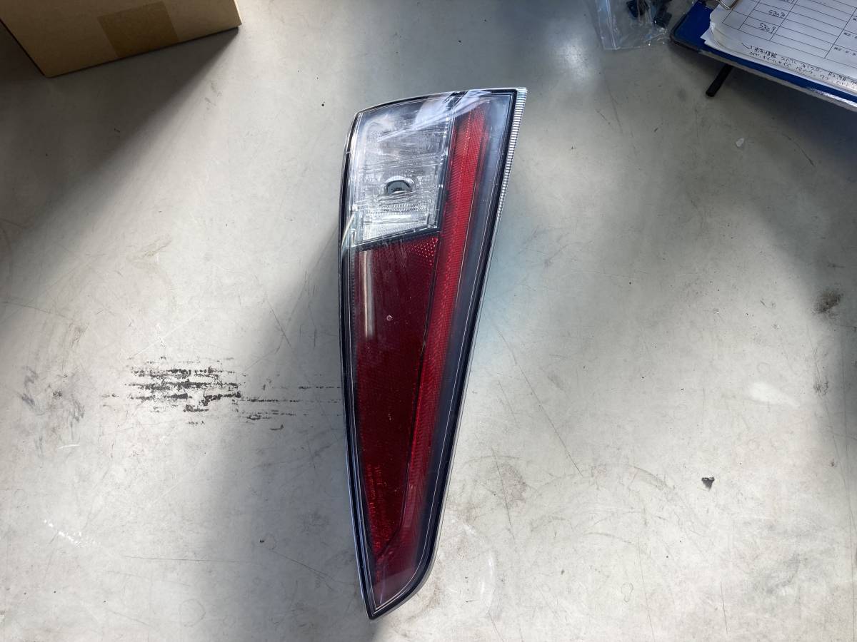 ZVW50 左右セット テールランプ 81590-47020 81580-47020 トヨタ 50