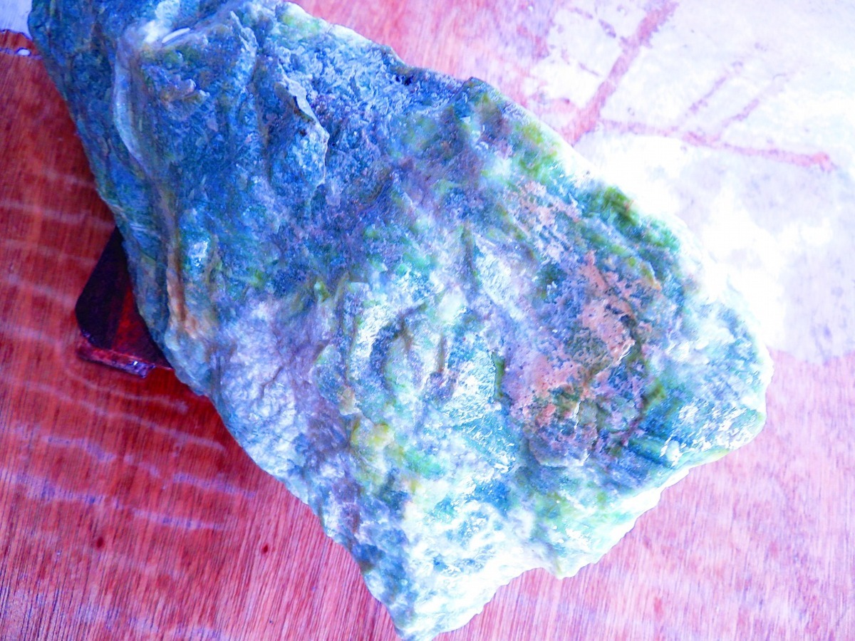 ★超綺麗見惚れるほど美しい！！！純天然糸魚川翡翠原石超巨大台付き4.32kｇ★tr30813Ｃ－1 市場価格38万円！希少 ☆超綺麗見惚れるほど美しい！！！純天然糸魚川翡翠 希少 純天然糸魚川翡翠原 超綺麗見惚れるほど美しい S〜LL