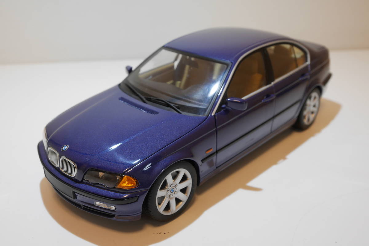 BMW 3シリーズ E46 328i 1999年モデル　1/18スケール　UTモデルズ BMW 0 328i | (E46),1999 3シリーズツーリング（BMW）1999年10月〜2005年10月販売終了モデルの