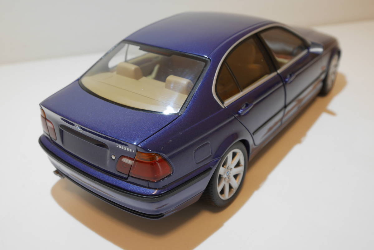 BMW 3シリーズ E46 328i 1999年モデル　1/18スケール　UTモデルズ BMW 0 328i | (E46),1999 3シリーズツーリング（BMW）1999年10月〜2005年10月販売終了モデルの