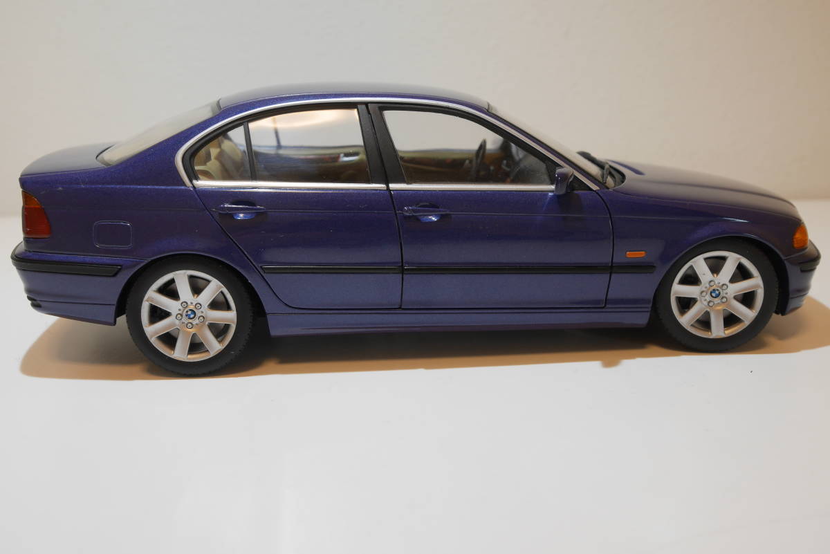 BMW 3シリーズ E46 328i 1999年モデル　1/18スケール　UTモデルズ BMW 0 328i | (E46),1999 3シリーズツーリング（BMW）1999年10月〜2005年10月販売終了モデルの