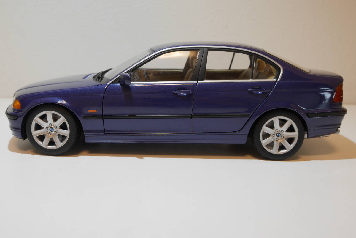 BMW 3シリーズ E46 328i 1999年モデル　1/18スケール　UTモデルズ BMW 0 328i | (E46),1999 3シリーズツーリング（BMW）1999年10月〜2005年10月販売終了モデルの