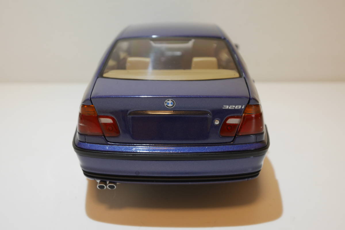 BMW 3シリーズ E46 328i 1999年モデル　1/18スケール　UTモデルズ BMW 0 328i | (E46),1999 3シリーズツーリング（BMW）1999年10月〜2005年10月販売終了モデルの