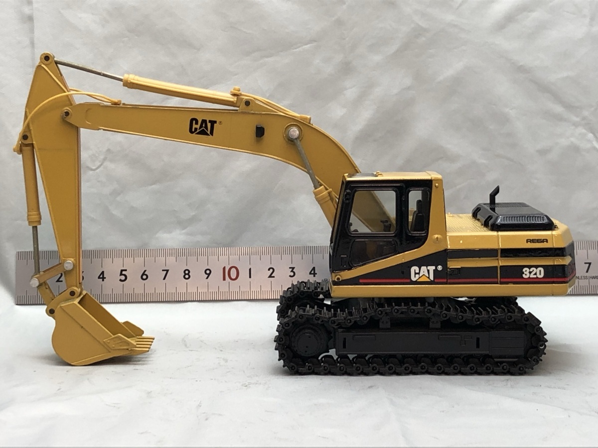 ショベル重機フィギア】CATERPILLAR 320重機・建機 S=1/40 ダイ