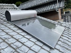 1年間に￥48，000節約可能？！中古2010年製・高昇温型太陽熱温水器 