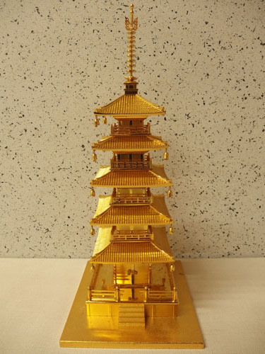 1110148s【金属製 五重塔 置物】中古品/金メッキ/H47cm程/仏塔 