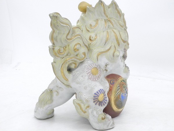 A65613 九谷焼 八幡窯 太吉 玉乗り獅子 金彩白金獅子 置物 飾り物