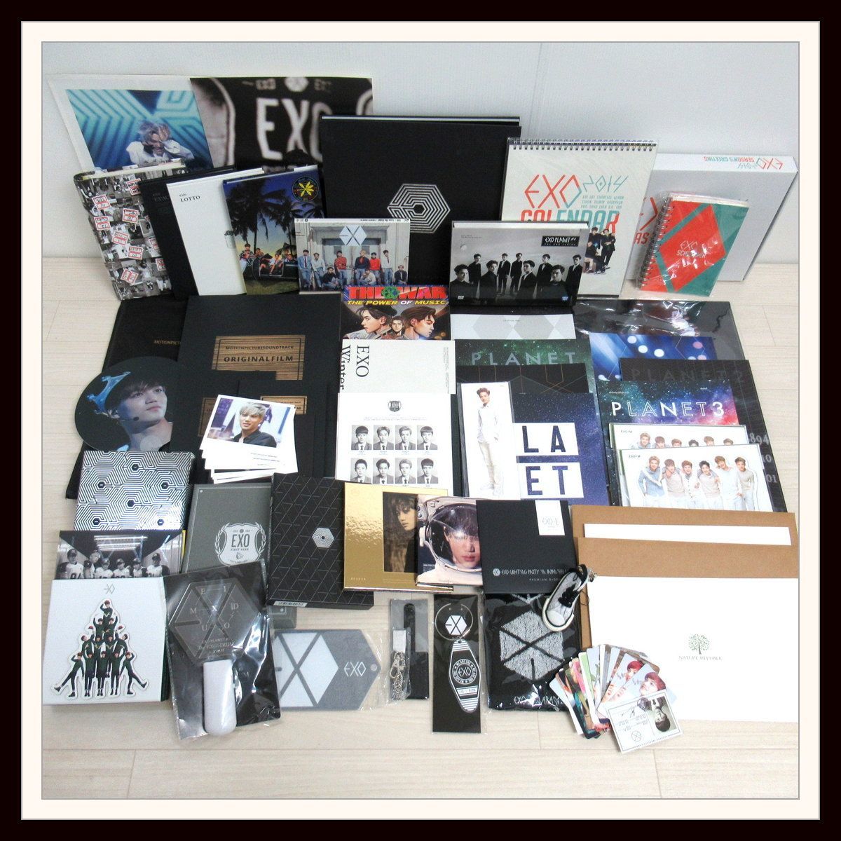 EXO Blu-ray DVD 写真集 会報誌 トレカ等 グッズまとめ売りセット EXO Blu-ray DVD 写真集 会報誌 トレカ等 グッズまとめ売りセット