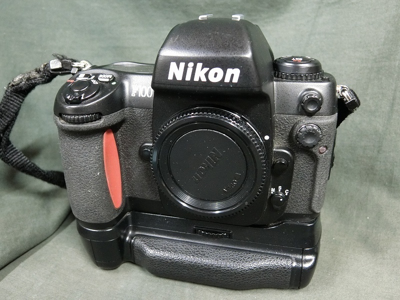 Nikon F100 F100／コンパクトなボディに高性能を詰め込んだF5の弟分 ◇