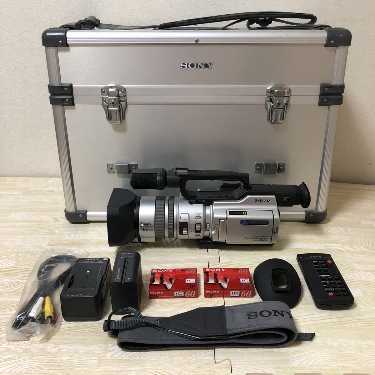 極美品 ソニー SONY DCR VX2000 ビデオカメラ ジェラルミンケース