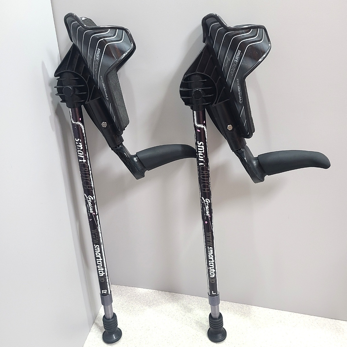 ☆576☆ 松葉杖 スマートクラッチ ブラック SMART CRUTCH 【SR