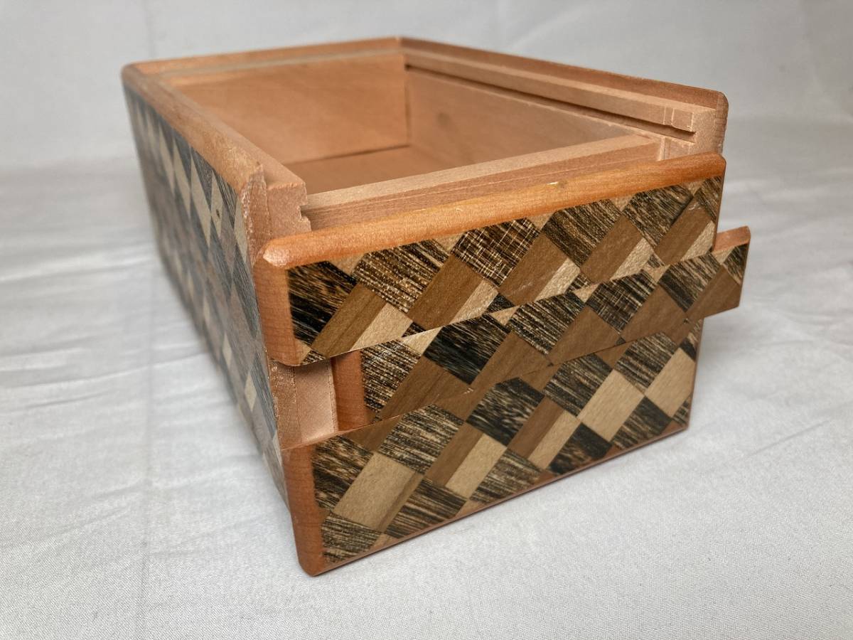 箱根寄木細工 5寸 10回ひみつ箱 音入り 開け方付き 10回音ひみつ 木工 竹工芸 売買されたオークション情報 Yahooの商品情報をアーカイブ公開 オークファン Aucfan Com