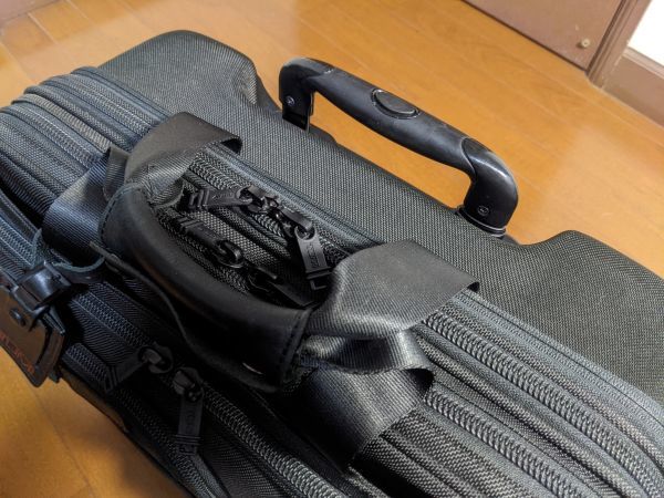TUMI 26127DH 機内持ち込みサイズの2輪キャスター付きキャリーケース 