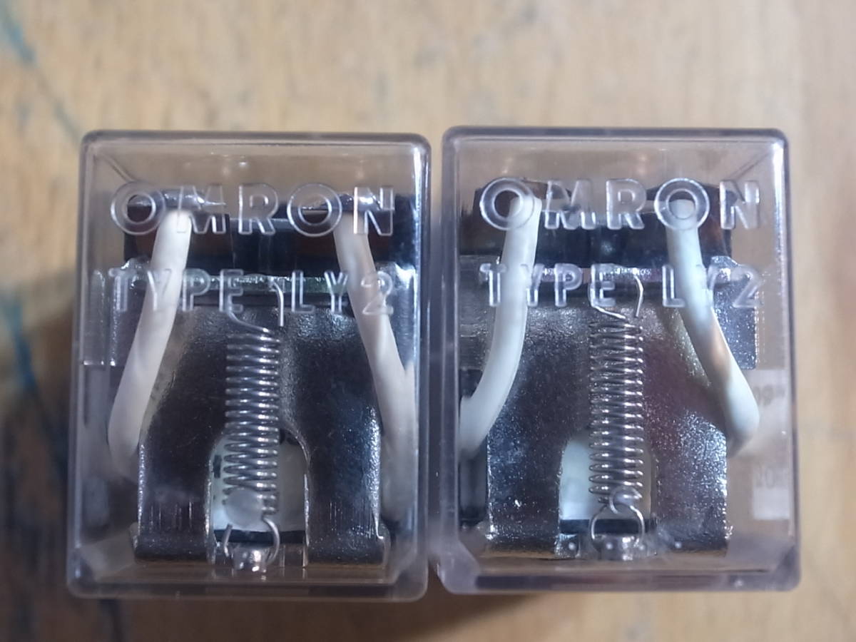 OMRON　LY2　DC-24V　リレー　2個　大きな写真あり　ジャンク　1円_6