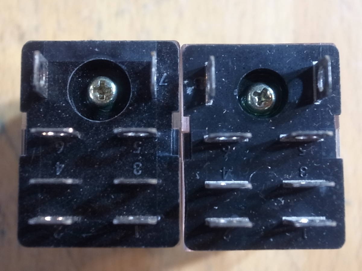 OMRON　LY2　DC-24V　リレー　2個　大きな写真あり　ジャンク　1円_7