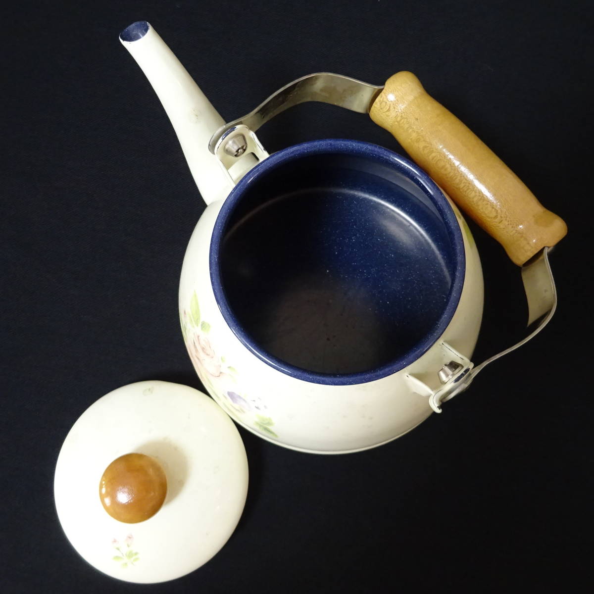 イマン スカーレットローズ ホーローケトル やかん です 食器