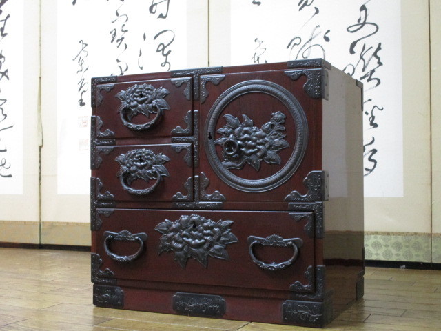 逸品 伝統工芸 欅 ケヤキ 無垢材 木地呂漆塗り 牡丹文金具 民芸 仙台