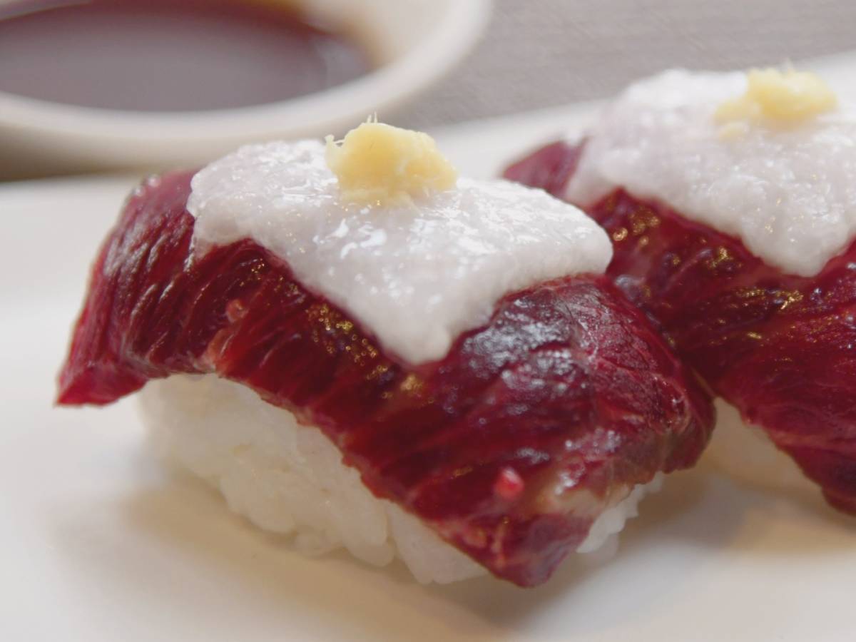 クジラ専門店 くじらの紅白造りセット 鯨の赤肉イワシ1kgと本皮ナガス500gのセット 鯨肉 ブランド和歌山県太地町から発送 情怜丸 Goldenfield Dz Com