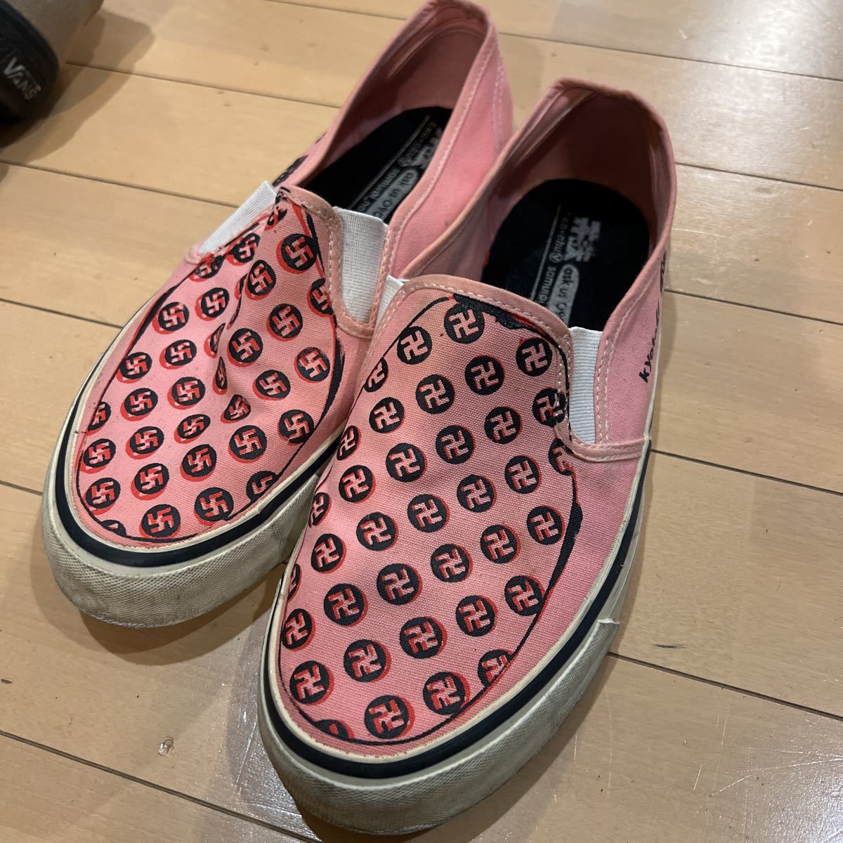 切腹ピストルズ 天誅履物店 スニーカー スリッポンVANS 25(バンズ 
