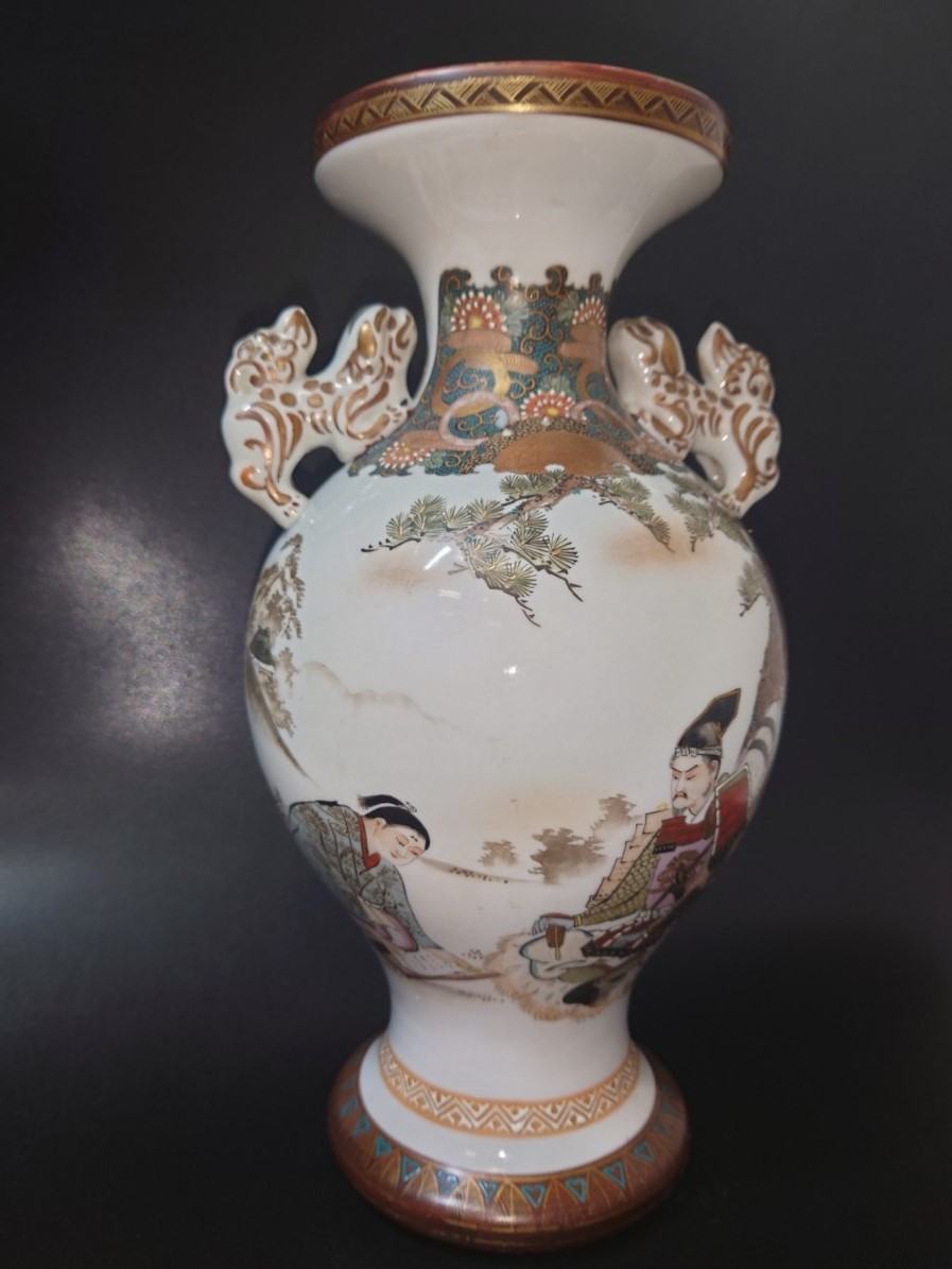 10988【九谷焼】九谷製 色絵金彩 武士童図 獅子耳 壺 双耳壺 花瓶 花