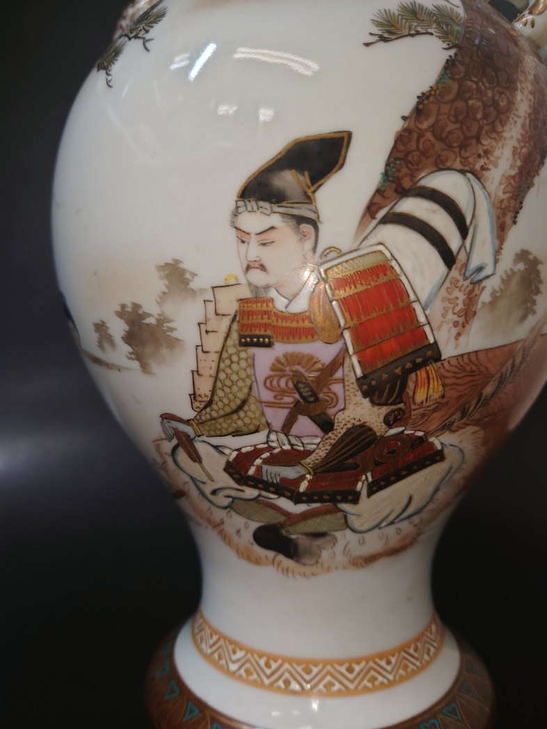 10988【九谷焼】九谷製 色絵金彩 武士童図 獅子耳 壺 双耳壺 花瓶 花