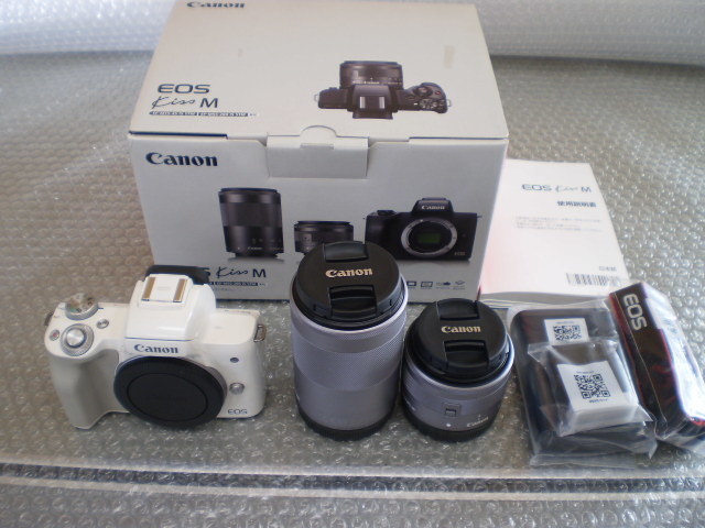 展示品 Canon ミラーレス一眼カメラ EOS Kiss M ダブルズームキット 