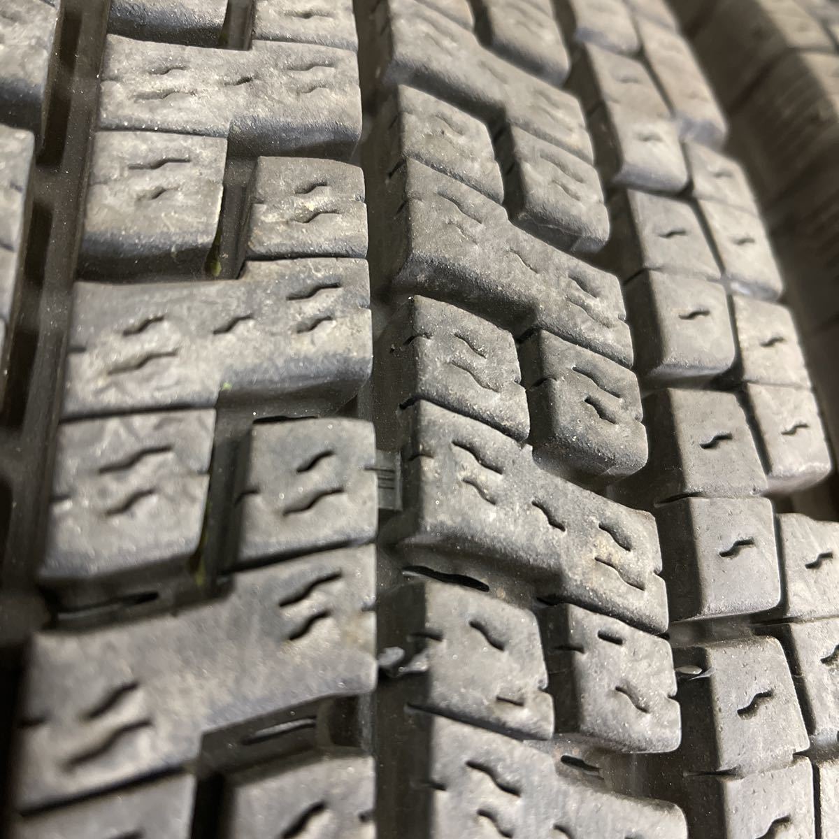YOKOHAMA ZEN903ZW スタッドレス | 17.5インチ 903ZW ZEN 215&frasl;70R17.5 - 123&frasl;121J ライトトラック用 ヨコハマタイヤ ヨコハマ 中古 スタッドレスタイヤ 904（ブランドヨコハマ）（スタッドレスタイヤ｜タイヤ